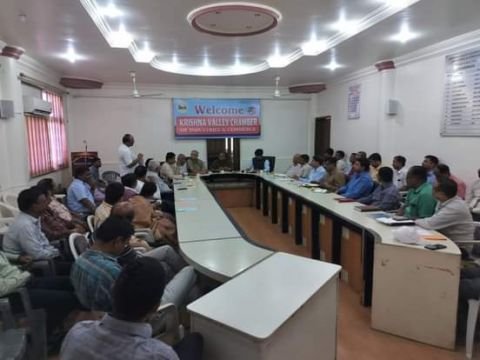 Paresh Bhagwat Chief Engineer of MSEDCL Office Kolhapur meeting in Krishna Valley Chamber regarding the problems in Kupwad Industrial Estate.